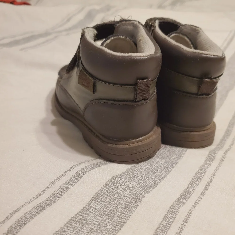 OshKosh Bgosh Boots Brown Faux Leather Moc Toe Outdoor Casual Size 7 Toddler